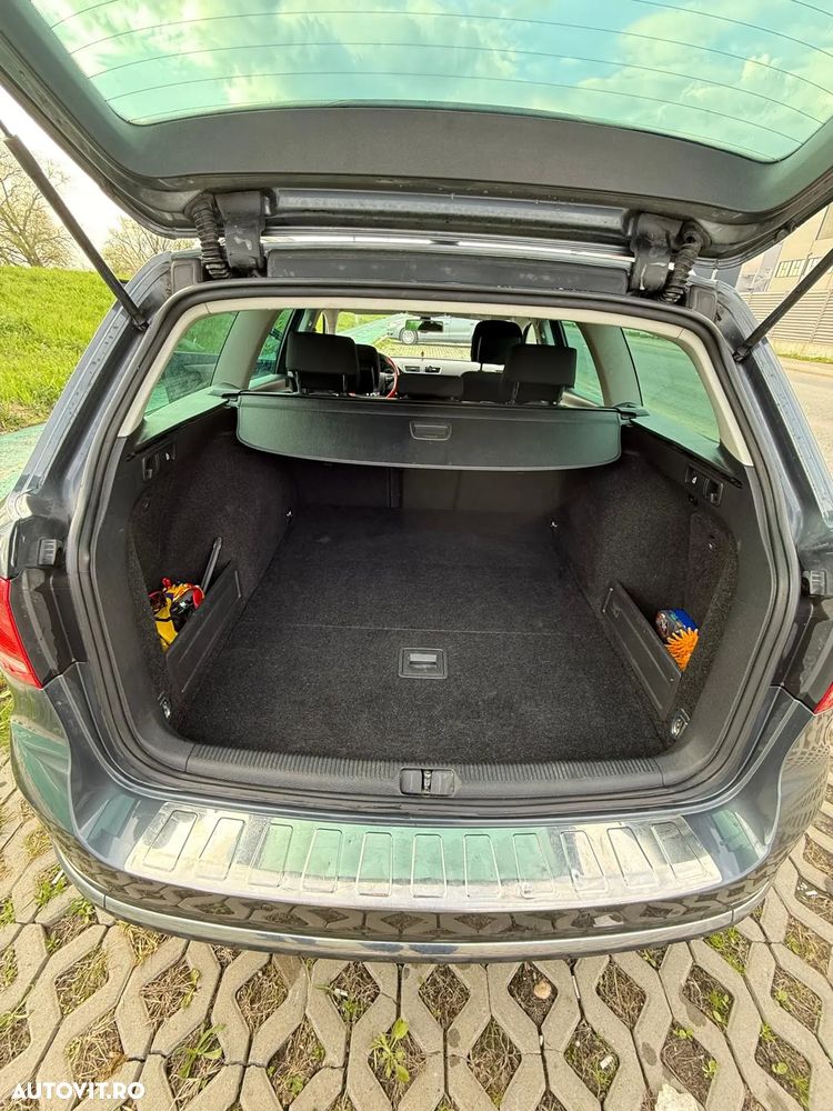 Volkswagen Passat Variant 2.0 TDI BlueMotion Technology R-Line - 11