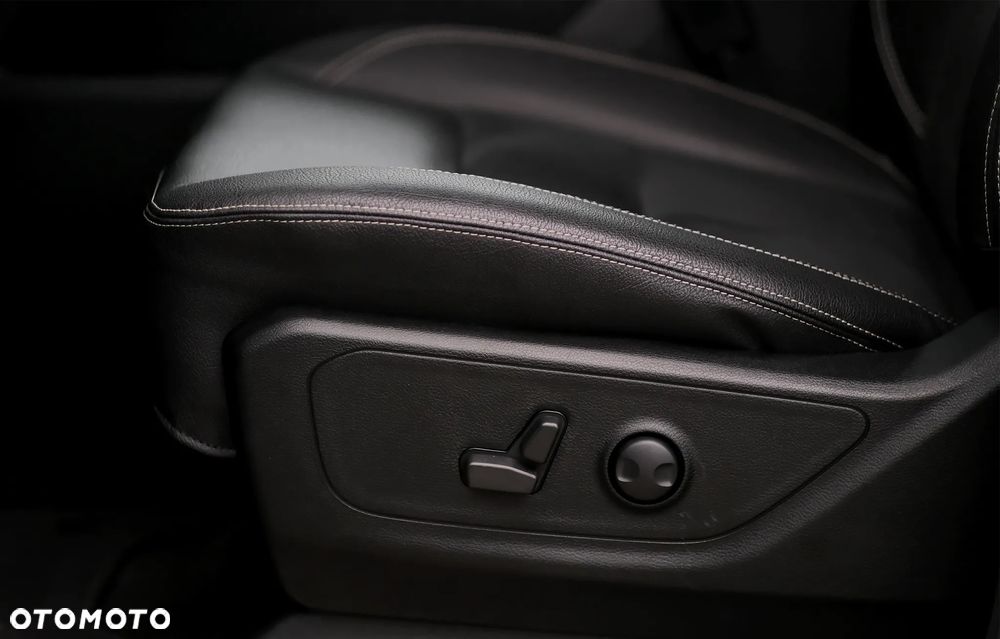 RAM 1500 Crew Cab Shortbed Bighorn - 38