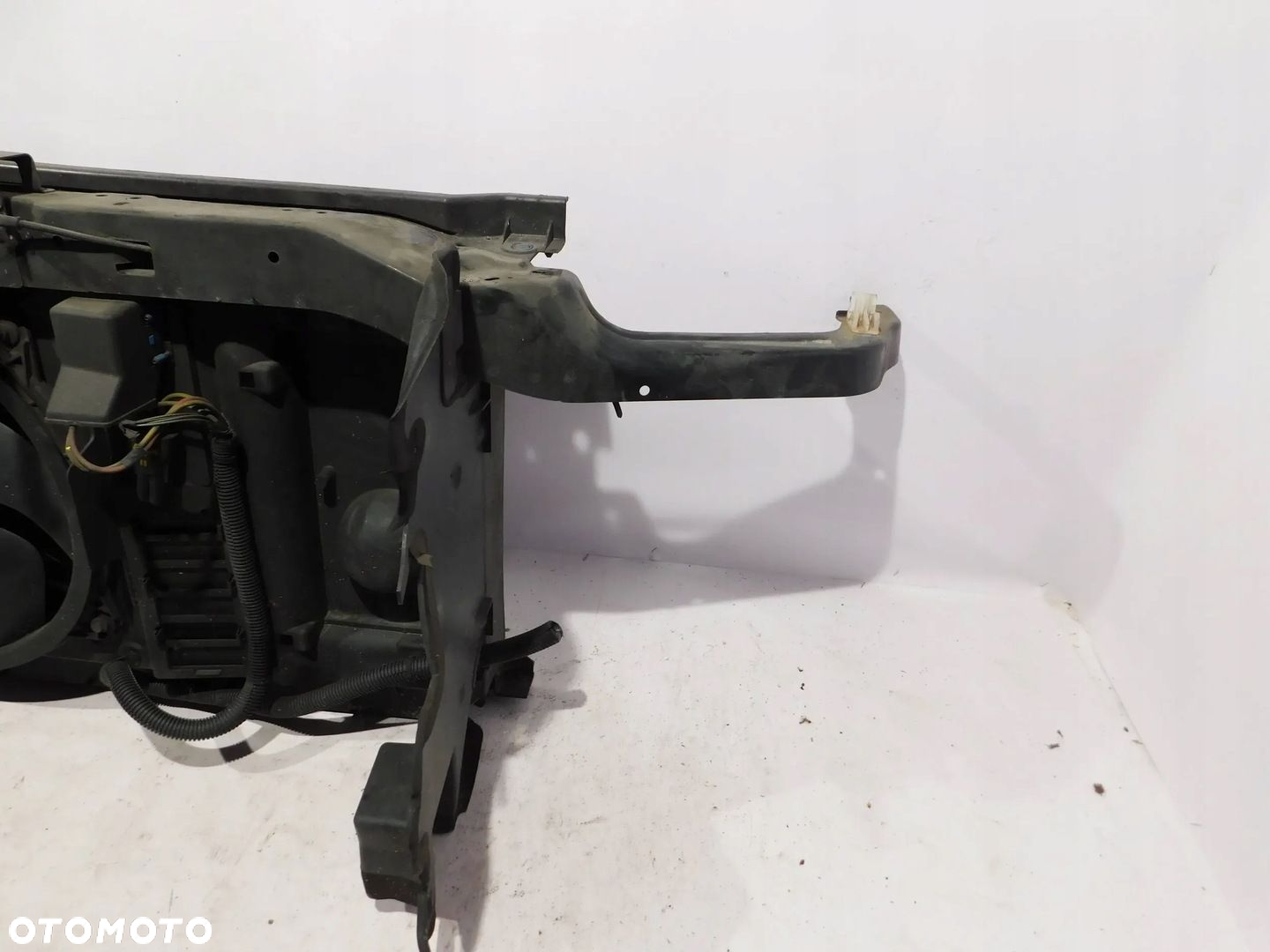 PAS PRZEDNI CHŁODNICE PAS ZAMKOWY CITOREN C4 PICASSO 1.6 16V - 4