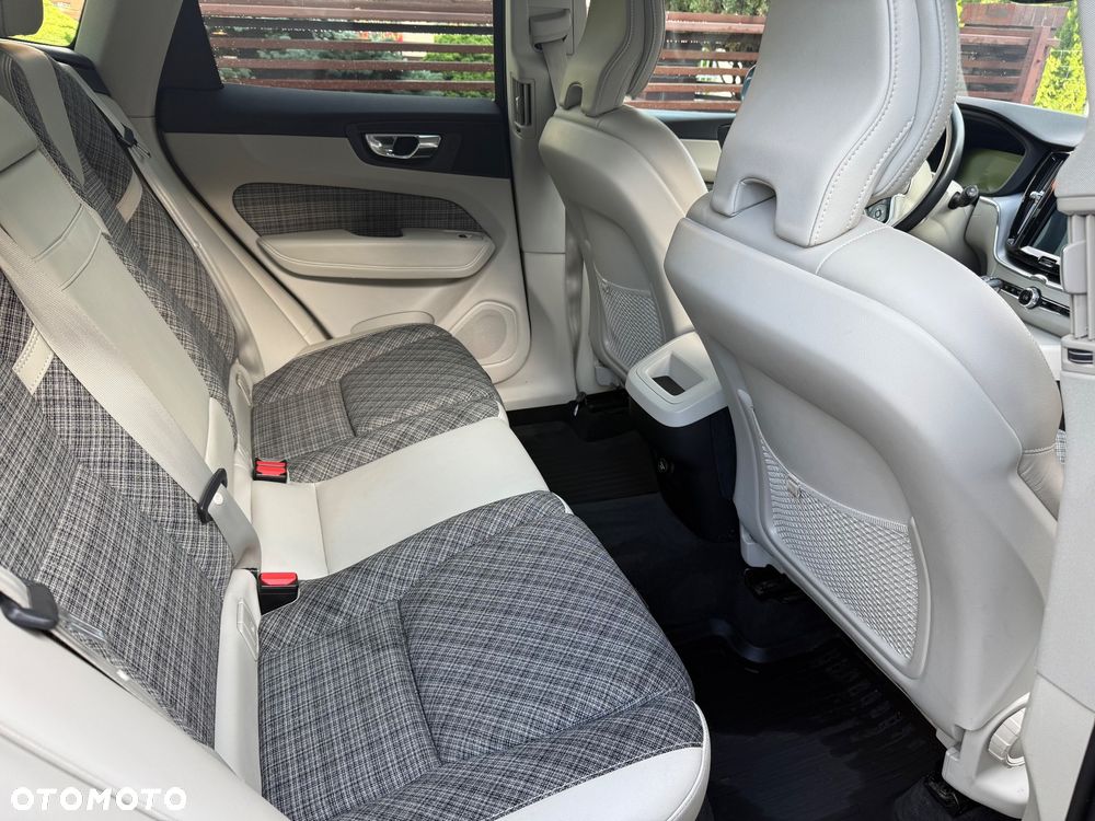 Volvo XC 60 D4 AWD Momentum - 11