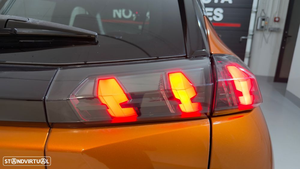 Peugeot 2008 1.2 PureTech Allure EAT8 - 15