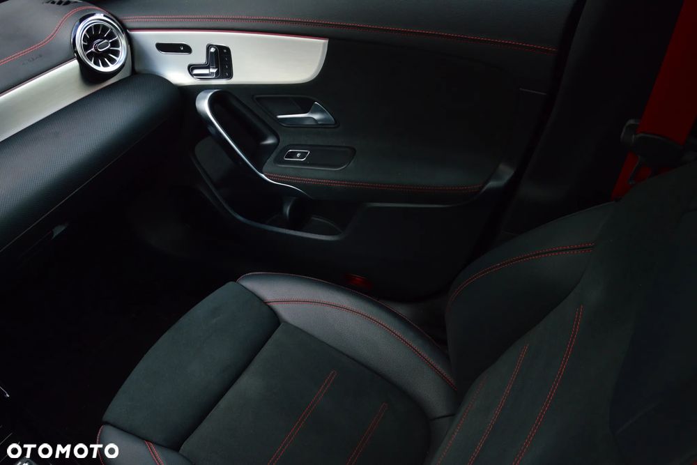 Mercedes-Benz CLA AMG 35 4-Matic 7G-DCT - 22