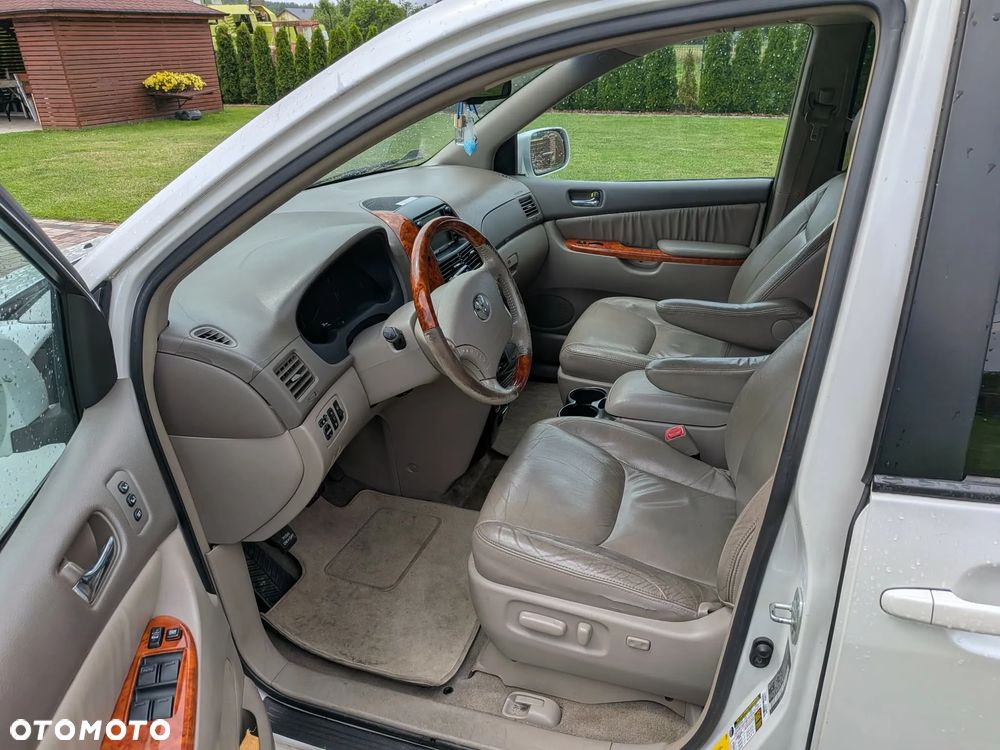 Toyota Sienna - 8