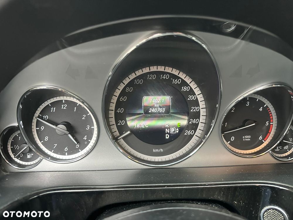 Mercedes-Benz Klasa E 350 CDI DPF 4Matic BlueEFFICIENCY 7G-TRONIC Avantgarde - 21