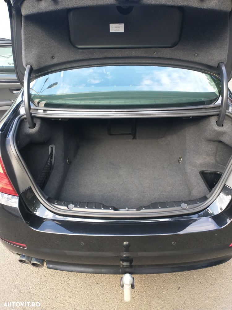 BMW Seria 5 520d - 28