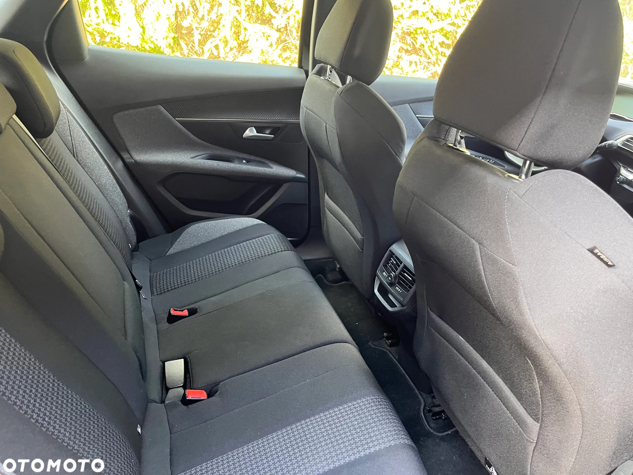 Peugeot 3008 1.2 PureTech GPF Active S&S EAT8 - 6