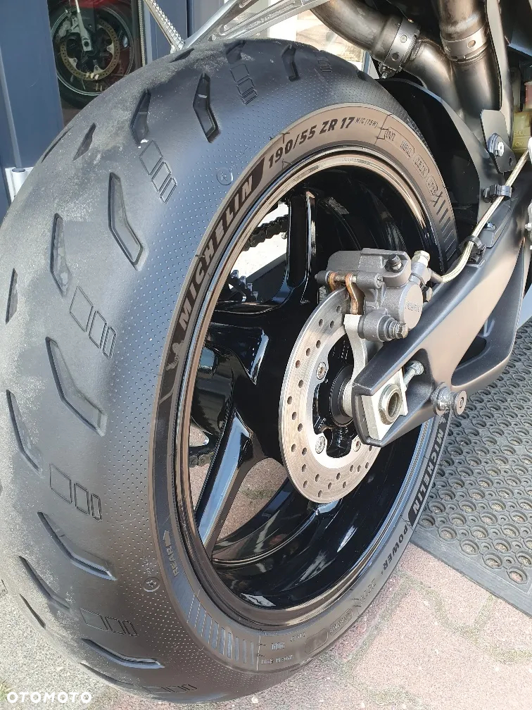 Yamaha R1 - 22