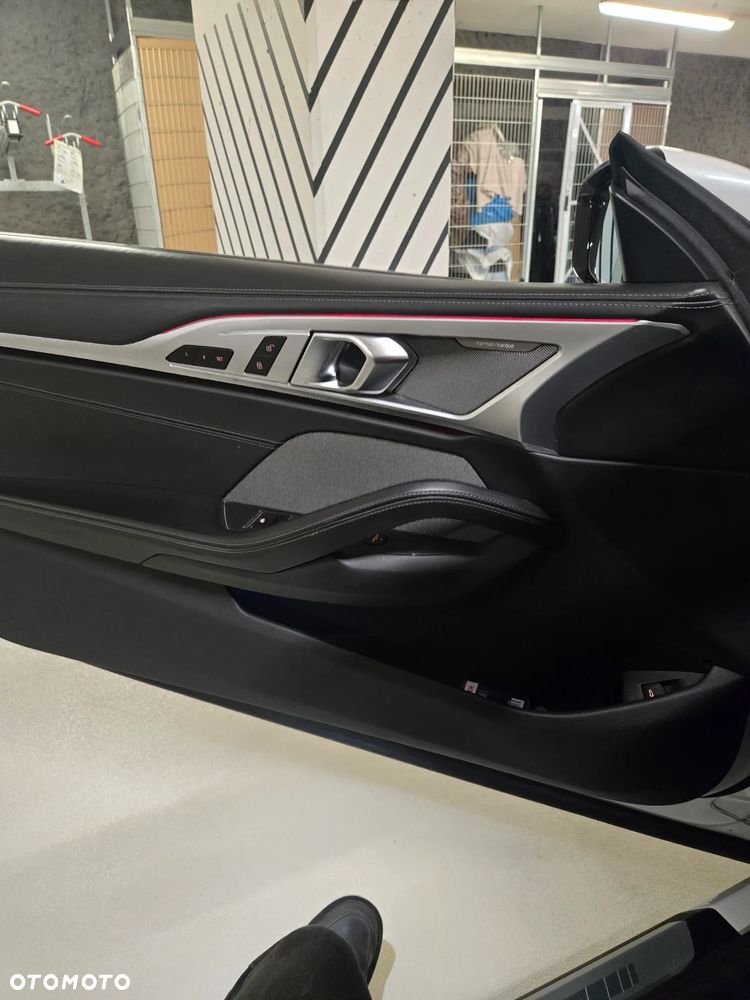 BMW Seria 8 - 32