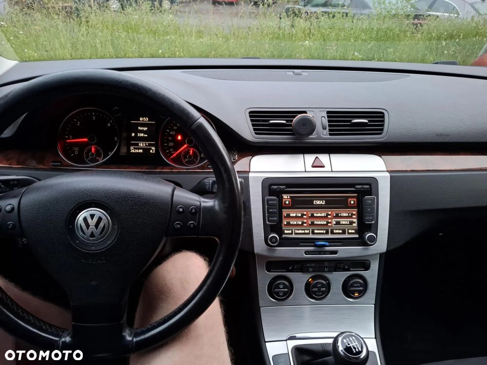 Volkswagen Passat 2.0 TDI DPF Highline - 9