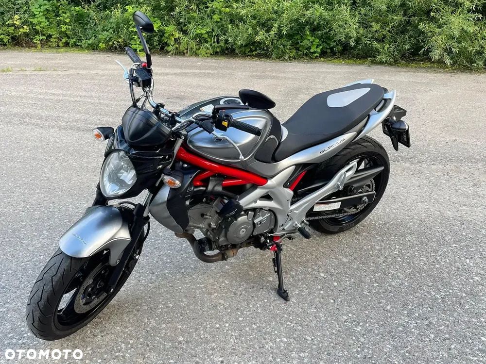 Suzuki Gladius - 4