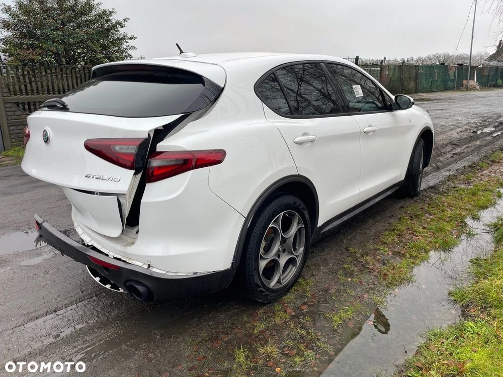 Alfa Romeo Stelvio - 4