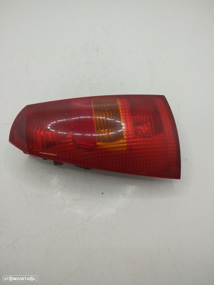 Farolim Stop Esq Ford Focus I Carrinha (Dnw) - 2