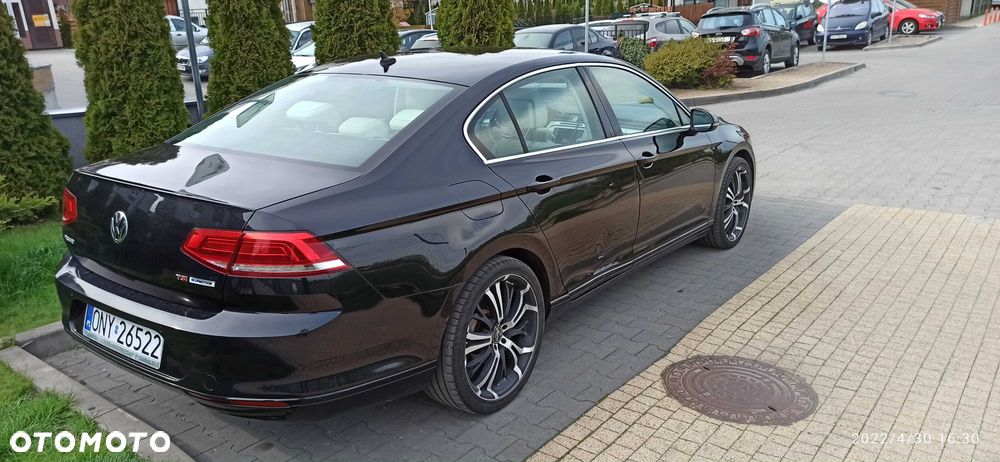 Volkswagen Passat - 1