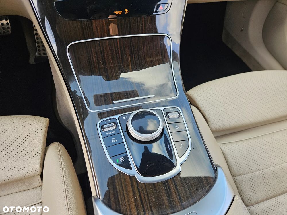 Mercedes-Benz Klasa C 300 9G-TRONIC - 16