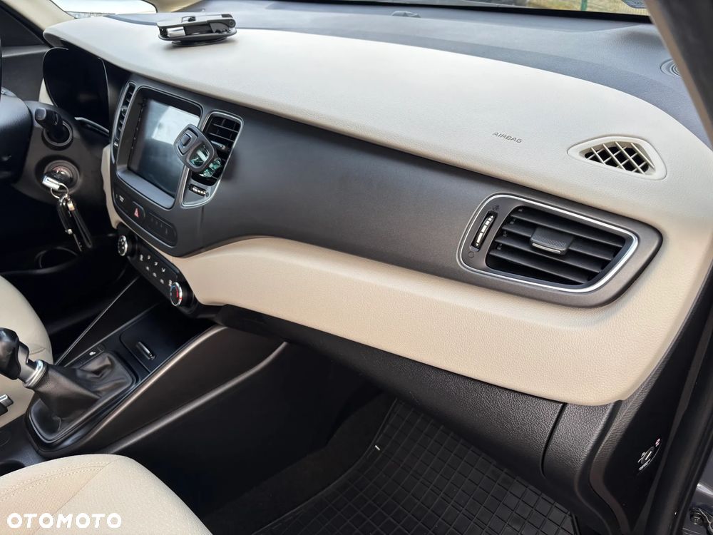 Kia Carens 1.6 GDI Dream Team Edition - 17