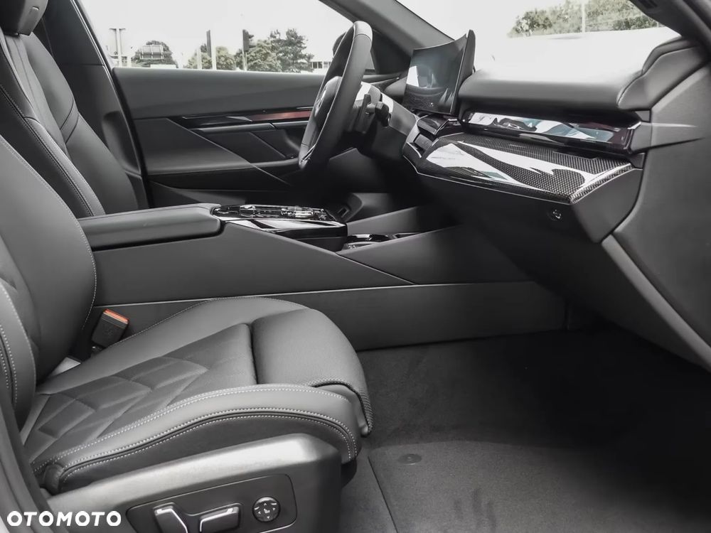 BMW Seria 5 520d xDrive mHEV M Sport - 12