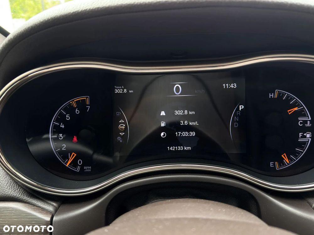 Jeep Grand Cherokee 5.7 V8 HEMI Overland Summit - 29