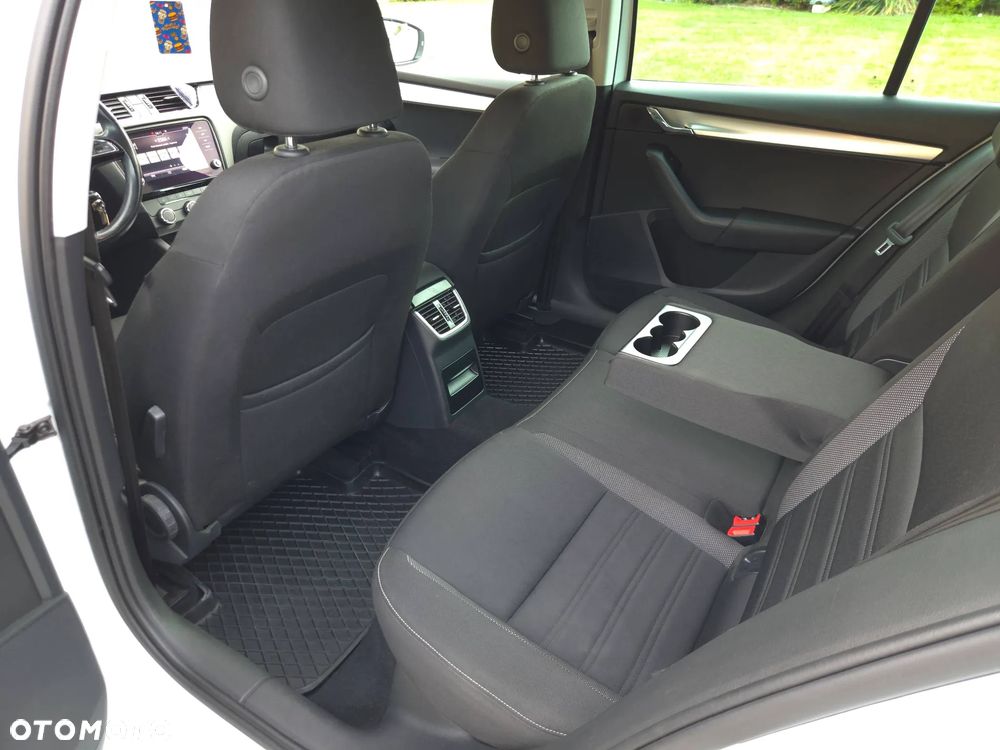Skoda Octavia 2.0 TDI Style DSG - 36