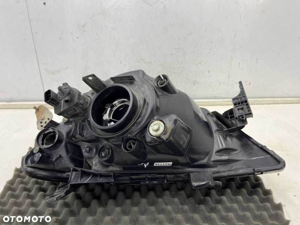 Lampa reflektor Mitsubishi L200 KA KB 05-10r. PRAWA przednia H4 oryginalna prawy przód EU 8301b462 - 11