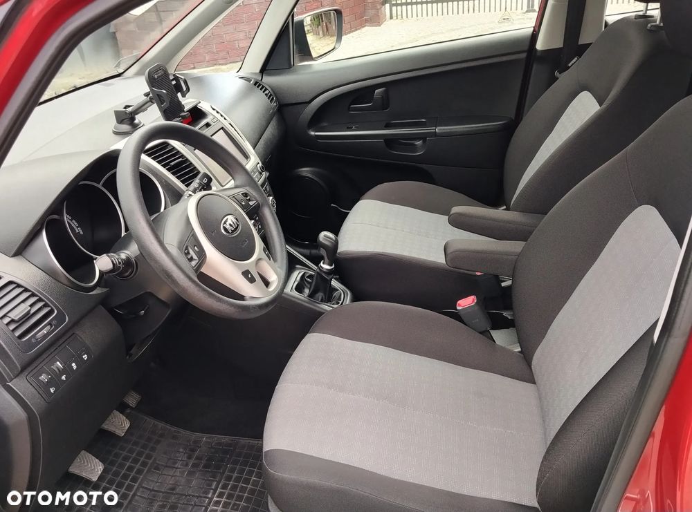 Kia Venga - 13