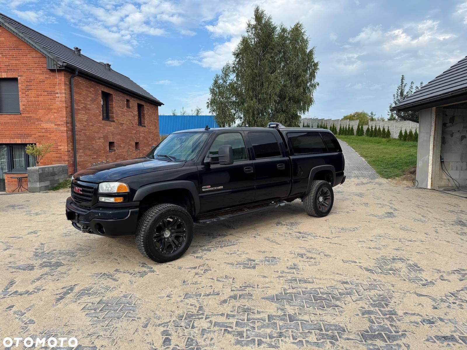 GMC Sierra - 1