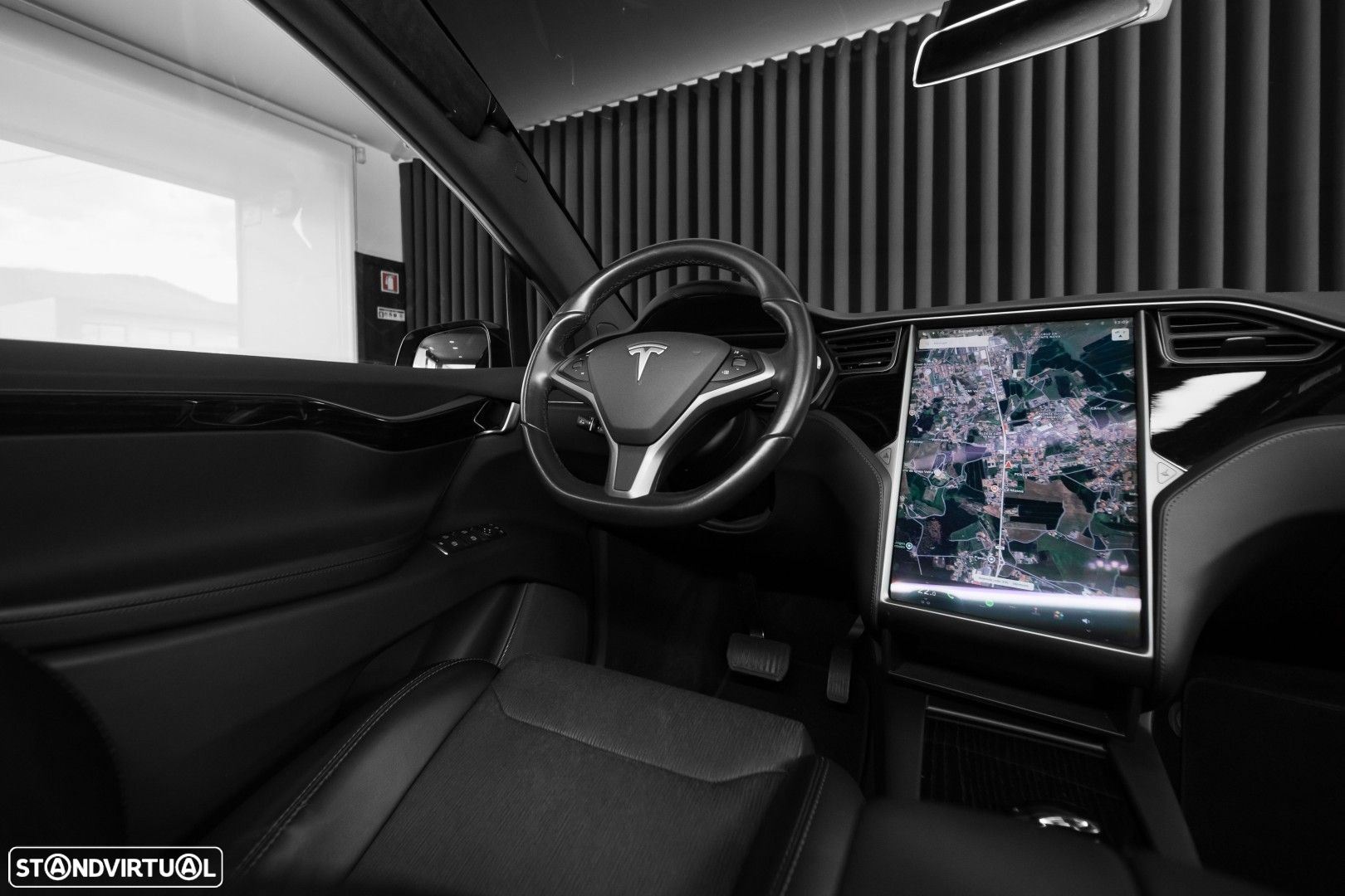 Tesla Model X 75D - 12