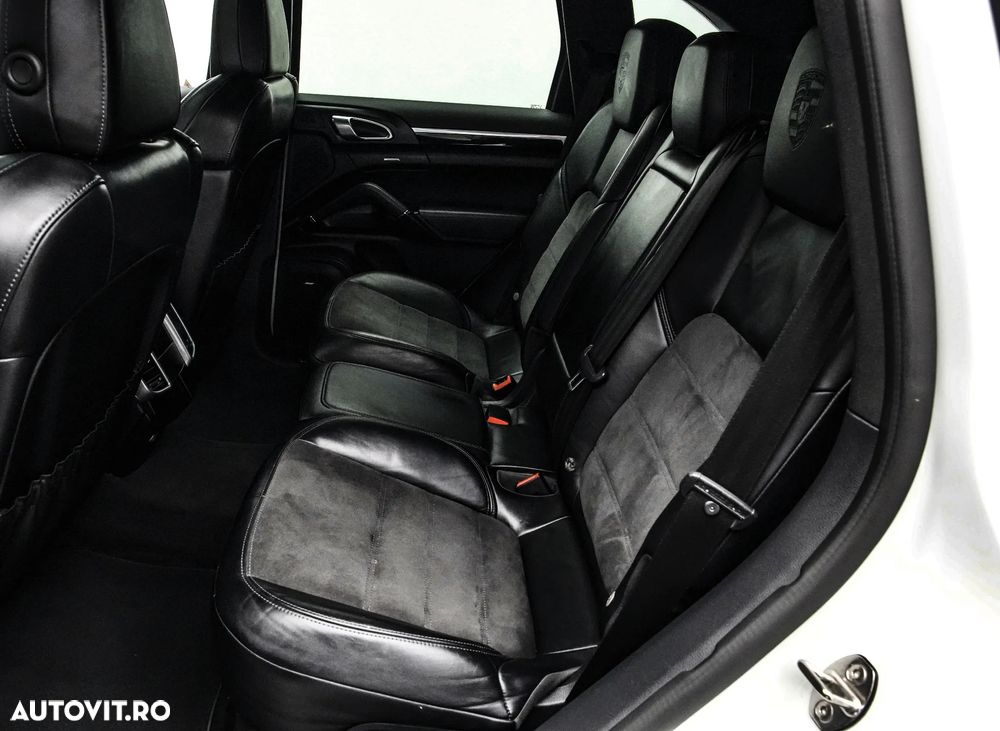 Porsche Cayenne - 16