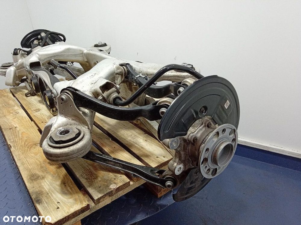 MERCEDES S KLASA W223 4.0 V8 BITURBO BELKA ZAWIESZENIA TYŁ A2233520100 - 8