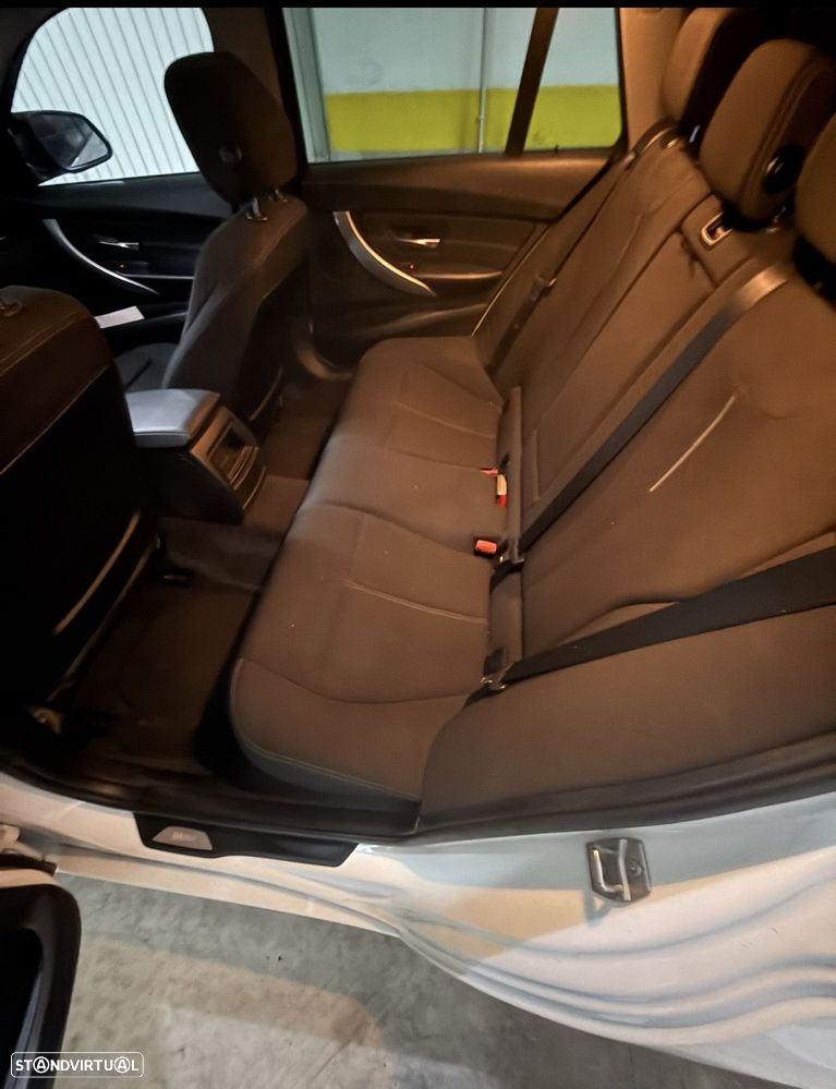 BMW 320 d Auto Line Sport - 12