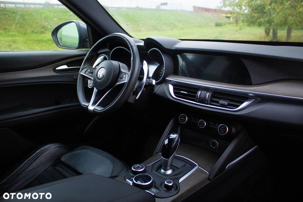 Alfa Romeo Stelvio - 10