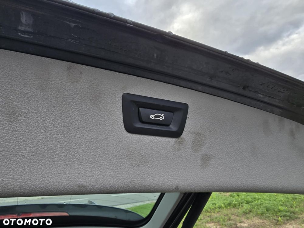 BMW Seria 3 318d Sport Line Shadow - 16