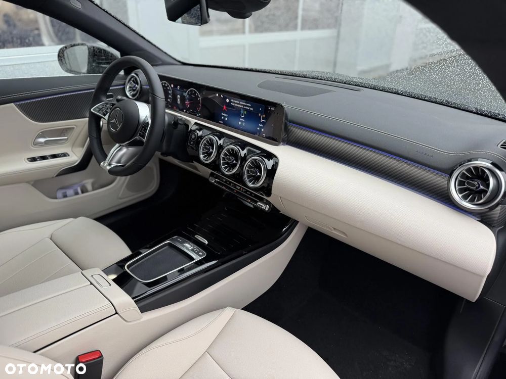 Mercedes-Benz CLA 200 Progressive 7G-DCT - 17