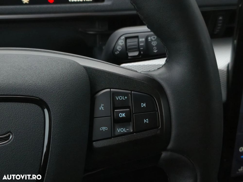 Ford Mustang Mach-E PREMIUM - 32