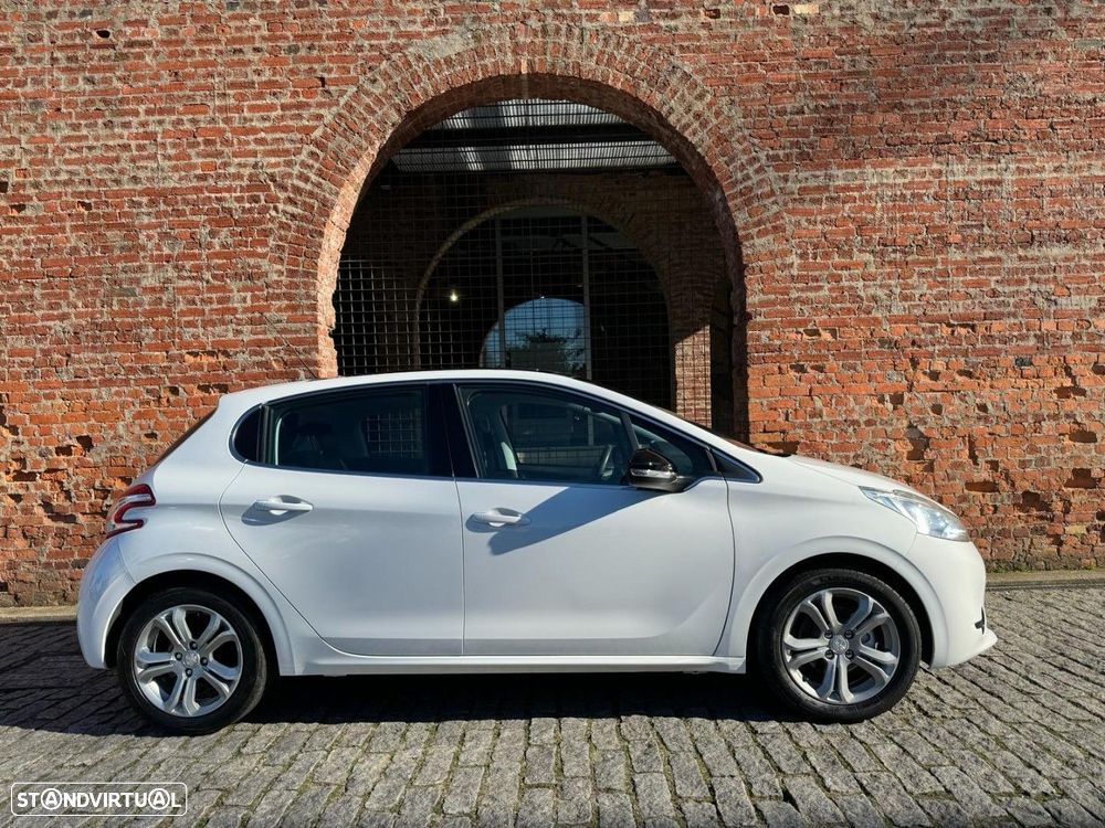 Peugeot 208 1.2 PureTech Allure - 5