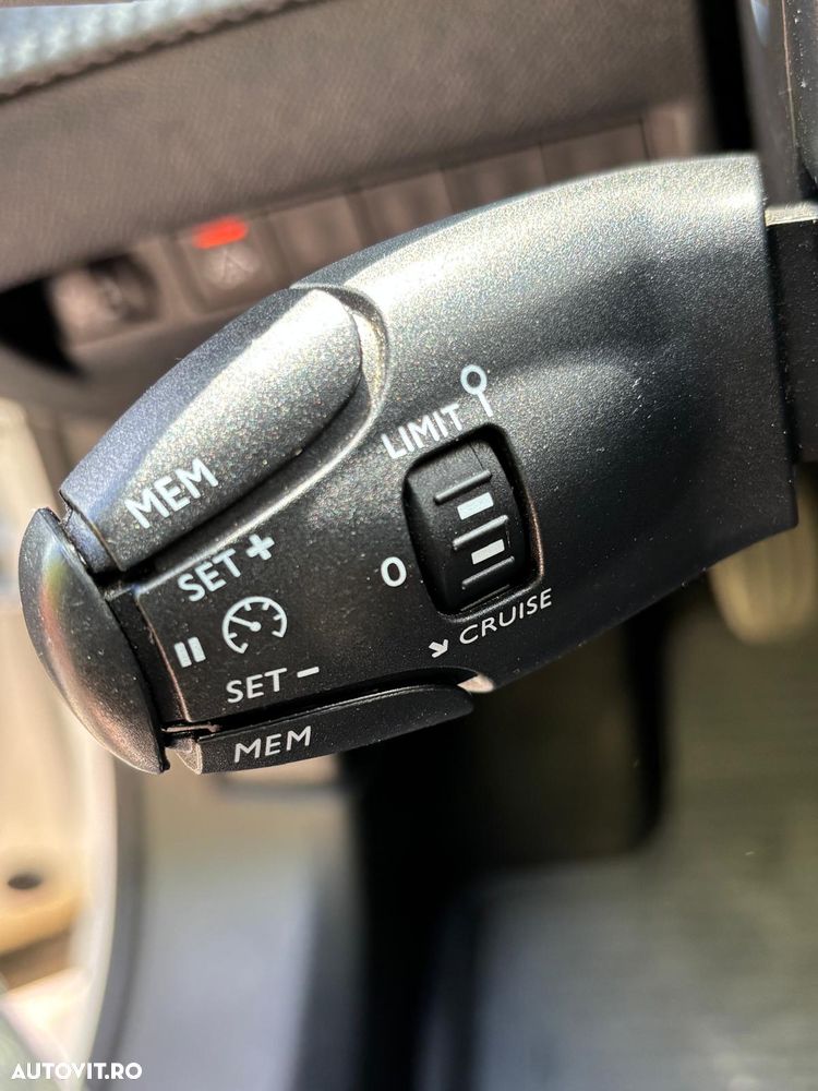 Peugeot 2008 1.5 BlueHDI BVM6 STT Active Pack - 24