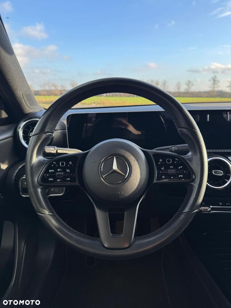 Mercedes-Benz Klasa A 180 d AMG Line 7G-DCT - 14