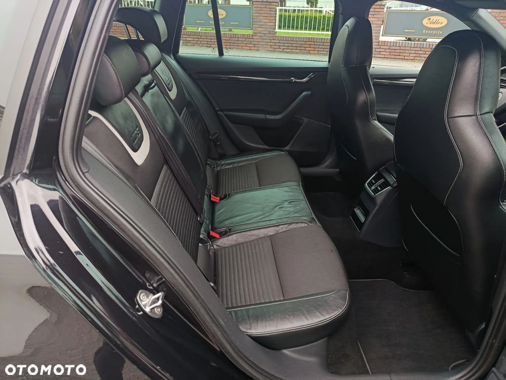 Skoda Octavia Combi 2.0 TDI RS - 23