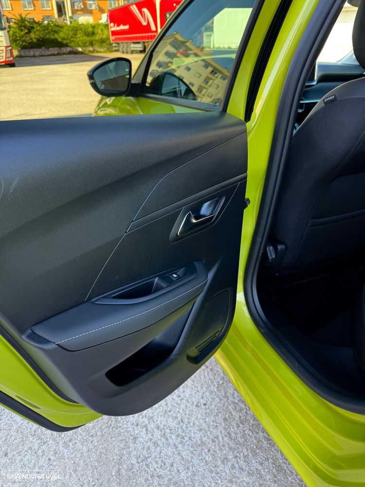 Peugeot e-208 Allure - 18