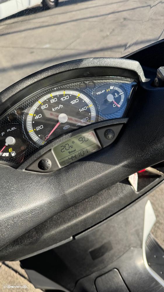 Yamaha X-Max - 13