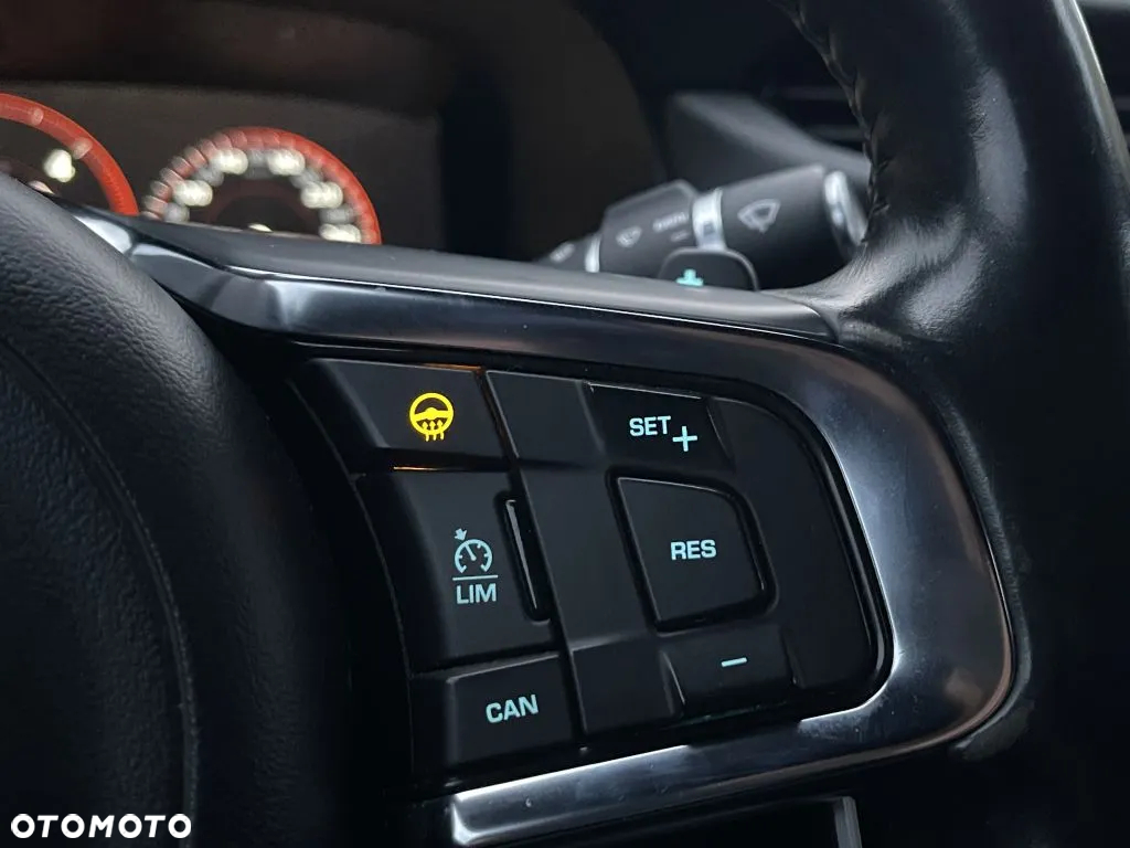Jaguar XF 2.0 i4D R-Sport - 11