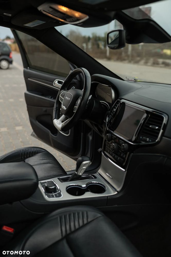 Jeep Grand Cherokee SRT - 29