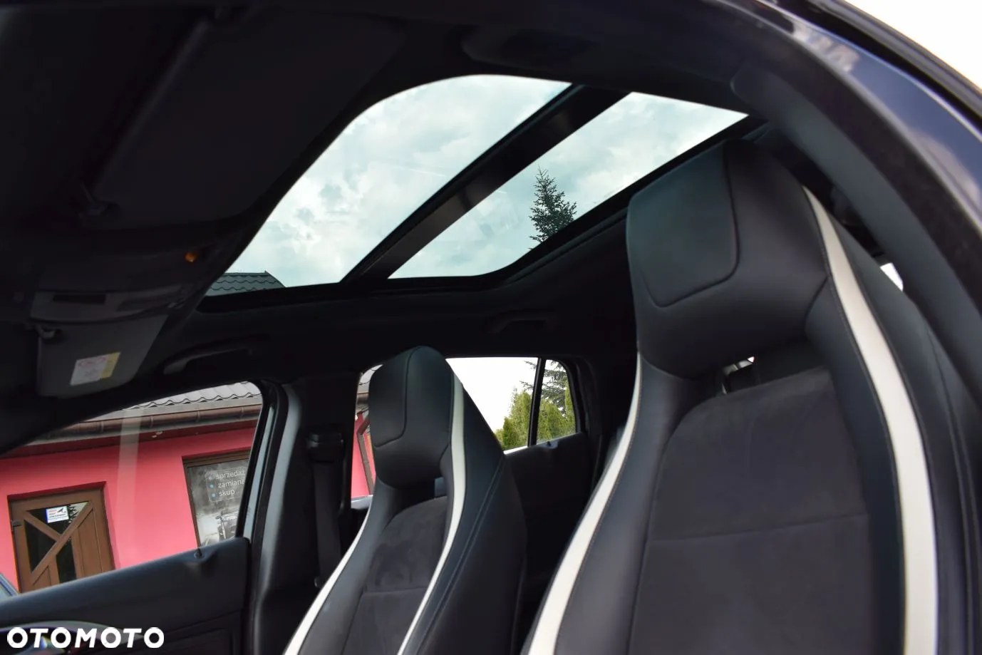 Infiniti Q30 2.0t DCT AWD Sport City Black - 12