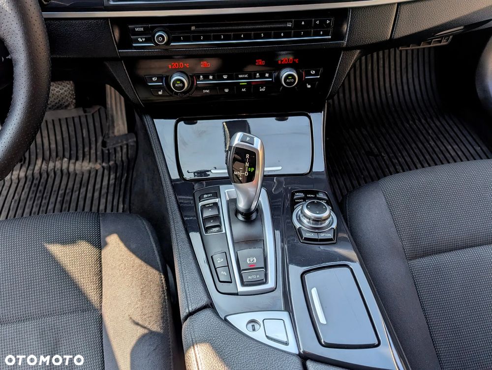 BMW Seria 5 520d xDrive - 12