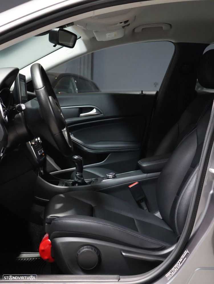 Mercedes-Benz CLA 180 d Shooting Brake Urban - 16