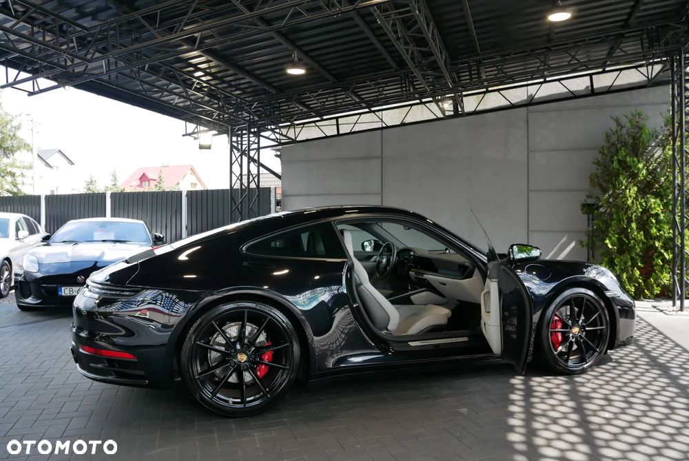 Porsche 911 Carrera 4S - 7