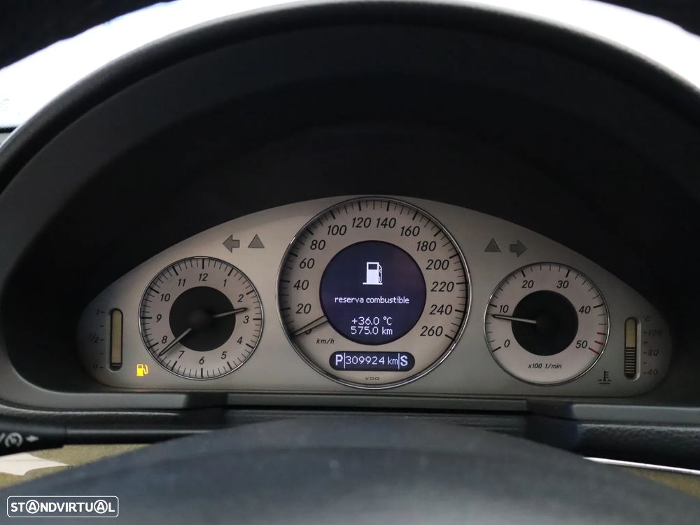 Mercedes-Benz E 220 CDi Avantgarde Aut. - 23