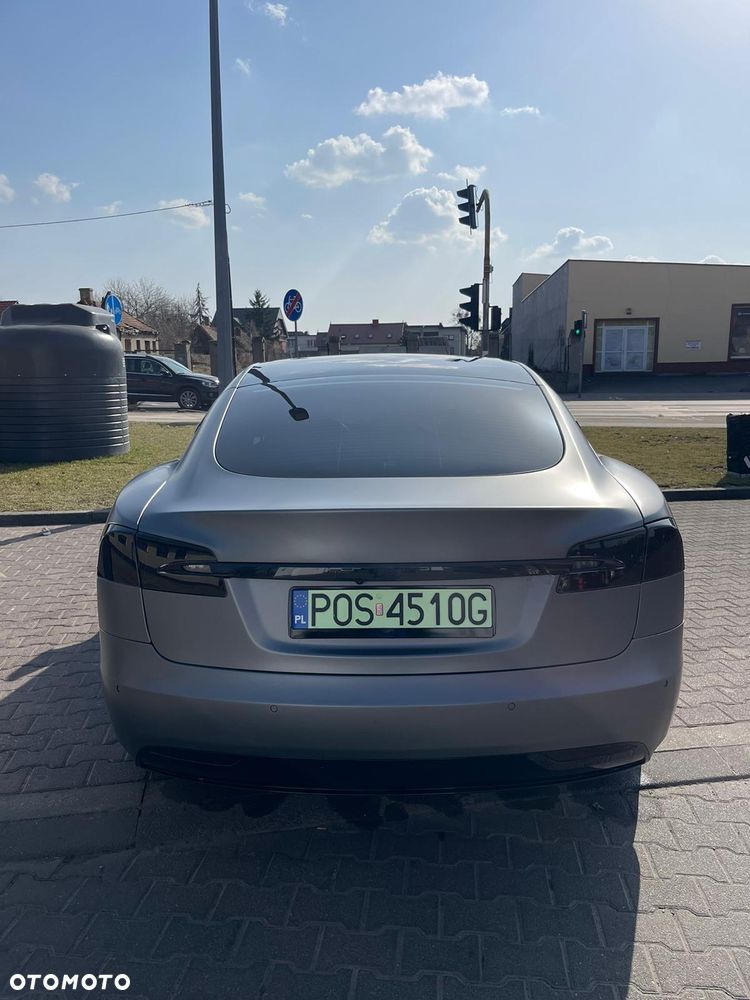 Tesla Model S - 3