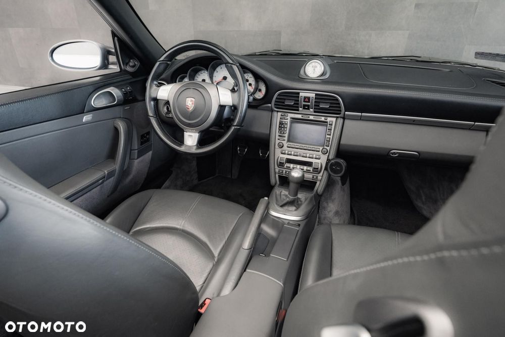 Porsche 911 Carrera 4S - 17