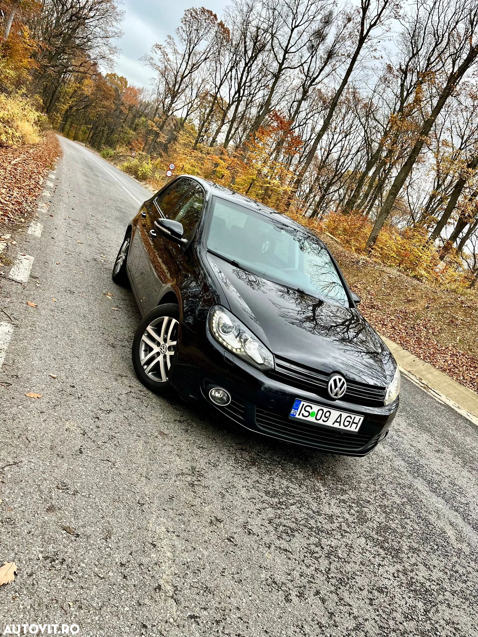 Volkswagen Golf - 1