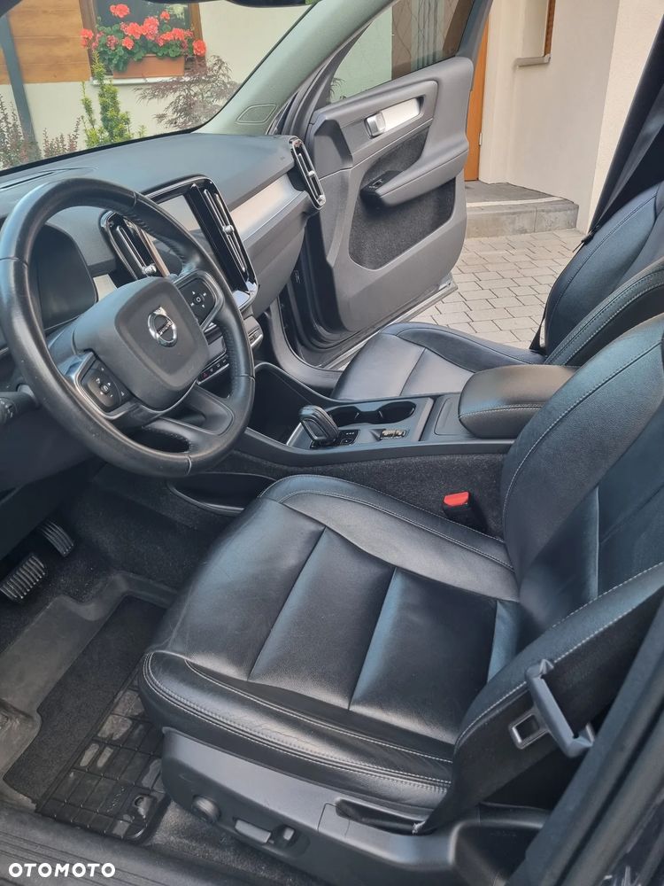 Volvo XC 40 T5 AWD Geartronic Momentum Pro - 11